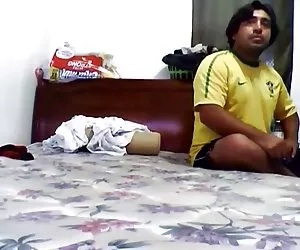 Desi desnudandose xxx lindo indian bhabhi follada por bf n grabó secretamente