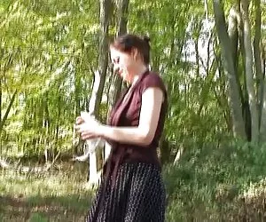 Diversión fotos mujeres peladas en el bosque - handjob