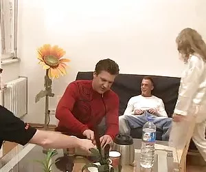 Rubia en video sexo caliente quiere que todos en el grupo de trabajo