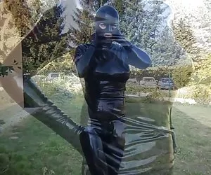 Videos maduras con catsuit de látex completo