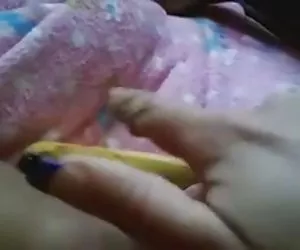 Buscadores de sexo Árabe puta masturbarse con un plátano grande