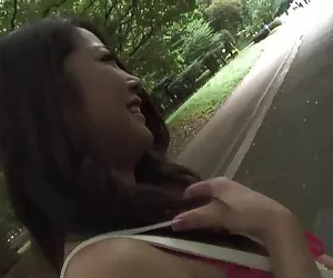 Culos grandisimo chica caliente consigue dedos por un desconocido en el parque