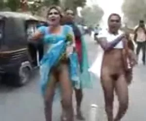 Hijda putonas porno India desnuda en público