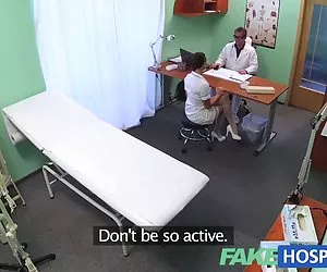 Fakehospital porno sexo xxx sexy nueva enfermera le gusta trabajar para su nuevo jefe
