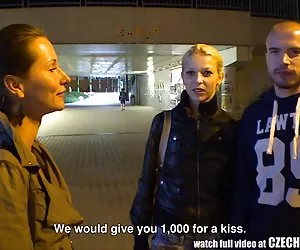 Hermoso mujeres desnudandose xxx par Checo recibe dinero para el intercambio de gf