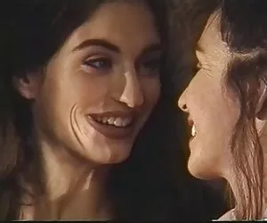 Ver videos pornos muy calientes dos lesbianas morenas comen y vagina con los dedos