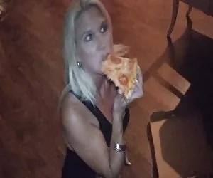 Tipo de entrega de pizza alimenta a mi esposa algunos cum