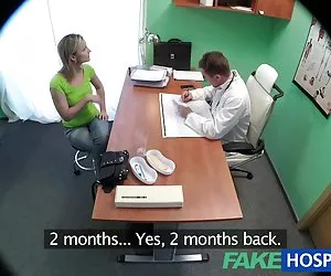 Fakehospital impresionante rubia quiere martillo de los médicos en su