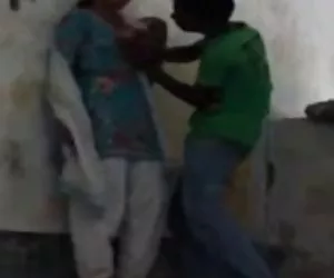 ¡Chupan pezones de niña de Colegio de Desi!