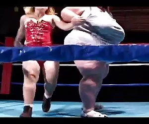 Mujeres xxx videos gratis pechos enormes bbw lucha a una chica enana luego la folla