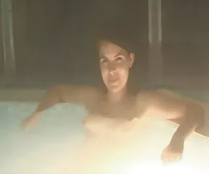 Orgasmo videoporn en una piscina pública. -video