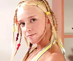 Estudiar adultos teenie rubia caliente tiras y bates 2