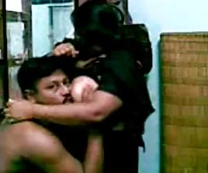 Gujju porno en españo tío chupando grandes tetas chut Mostrar vdo
