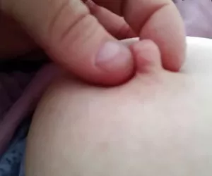 Putas japonesas jugando con su titty maduro cansado