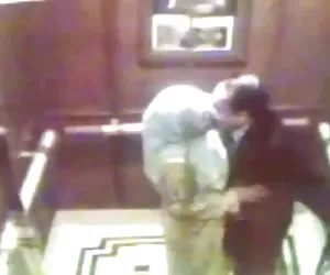 Besada xxx utas en la elevación de la tapa