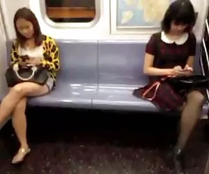 Chicas chicas bien perras asiáticas de Nueva York metro voyeur