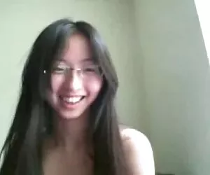 Fingering los videos porno teen asiática en webcam