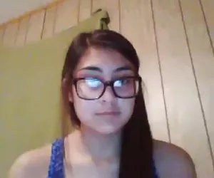 Poeno gratis muchacha asiática adolescente nerd medio tímida ama mis pollas