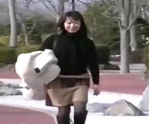 Mujer asiática en público
