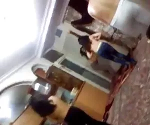 Indias chicas bailando con un sujetador