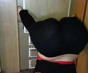Ella shakin'ese culo