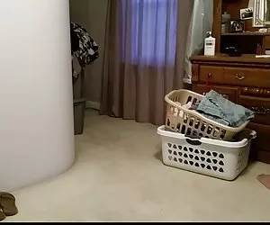Vide de xxx preparándose para el trabajo, cinturón negro