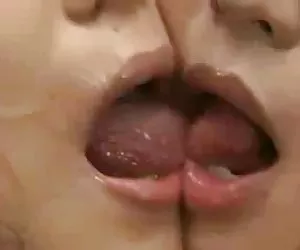 Besos xxx bien zorras de lesbianas asiáticas