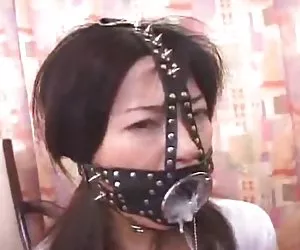 ASAIN lesbianas dando una mamada amordaza con junta tórica