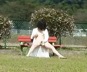 Milf mujeresdesnudas fotos asiática en parque infantil público