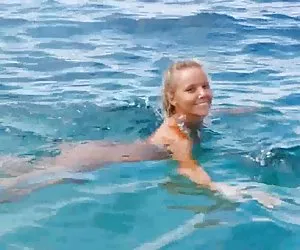 Las mas calientes del porno joven ruso - playa bailando
