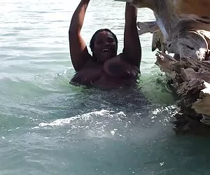 Yo videos gratis de mujeres viejas en la playa