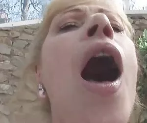 enormes putas putitas tetas-la abuela al aire libre por chico joven