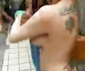 Modelo Malasia shanna avril tiras en público!