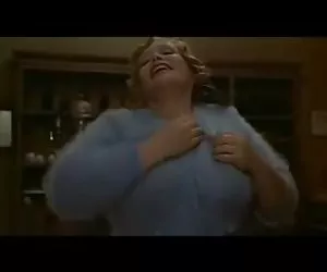 Xx porno chico chupa tetas enormes de milf