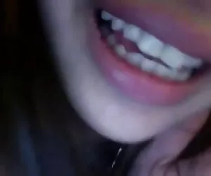 2 tias buenas tetas grandes sexy cachondas asiáticas jóvenes agitando sus asnos