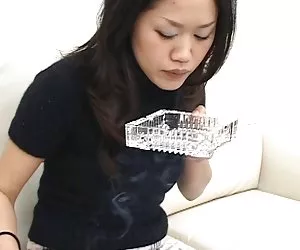Porno video gratis bonita japonesa fumar y escupir