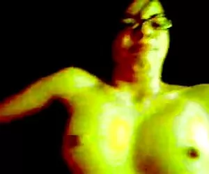 Asiática sexo gratis muy zorras amateur chupa el pollón blanco.