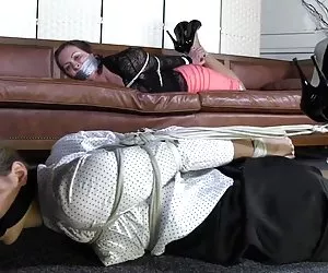 Dos videos de xxx putas niñas hogtied