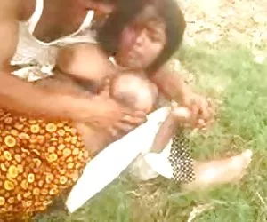 tía videos gratis chicas teta grande indio Desi capturado al aire libre parte 3