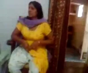 video porno i xxx sexo hindú de una tía India mostrando sus grandes tetas