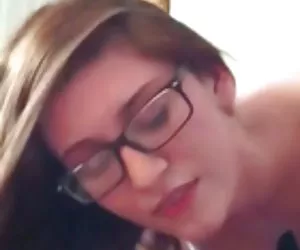 Novia putitas casadas con gafas