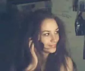 Ver un video porno linda chica masturbandose con un plátano