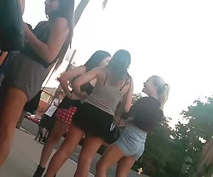 Adolescentes culos maduros con las piernas bien