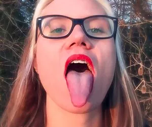 Sexo mi fetichismo de lengua (en público)