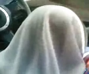 Videos chicas desnudandose mamada de bufanda de hijab chica malaya dentro de un auto
