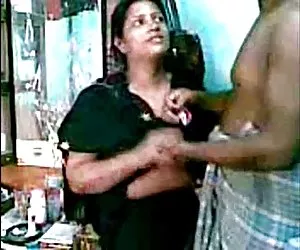 Mujeres calientes xxx tipo hindú intentar disfrutar con su tía amante secreto