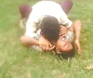Videos gratis de mujeres tía teta grande indio desi capturado al aire libre parte1