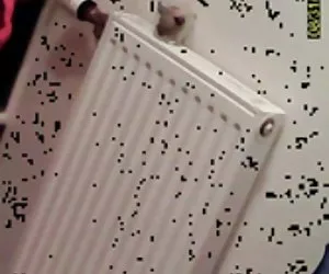 Video sexy xxx 23 yo morena con enormes tetas pillado por cam de espía en el baño