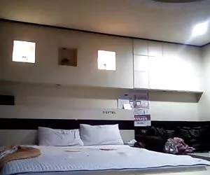 Grandes culos porno pareja coreana teniendo sexo en la tarde - cam oculta