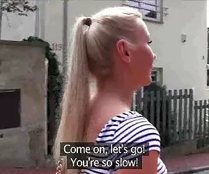 Divertido sexo de porno de amigas en casa